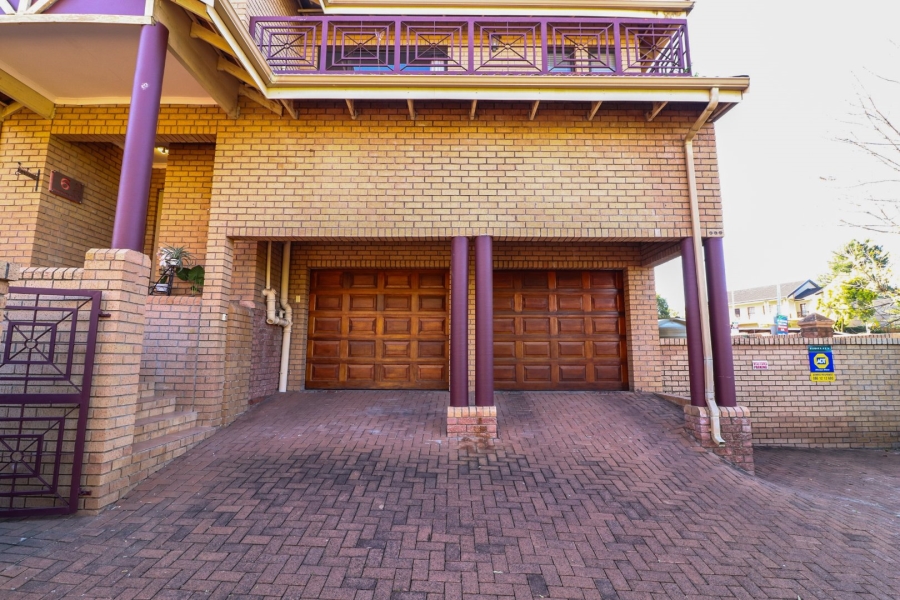 4 Bedroom Property for Sale in Heuwelsig Free State